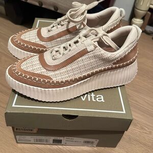 Dolce Vita Dolan brown multi woven sneaker size 8